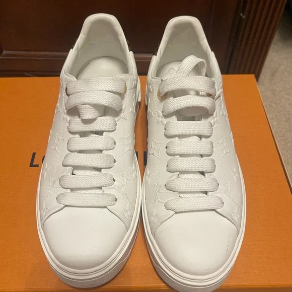 Louis Vuitton White Sneakers - Size 7.5 
Elegant and timeless - Picture 3 of 3